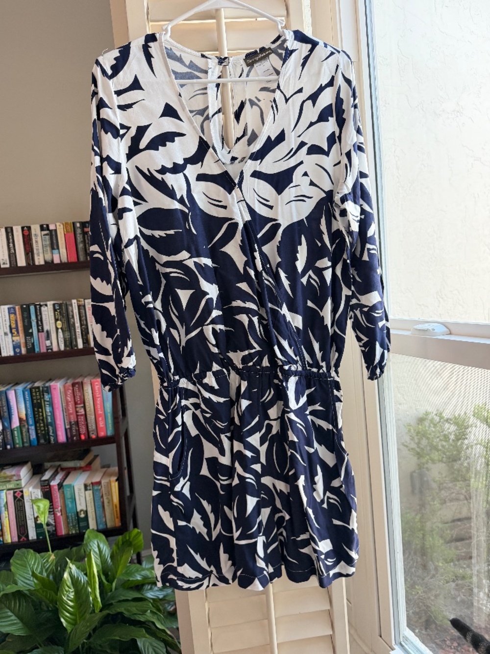 Tommy Bahama Rayon Navy and white romper size small